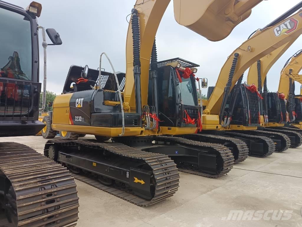 CAT 323 D2L Telakaivukoneet