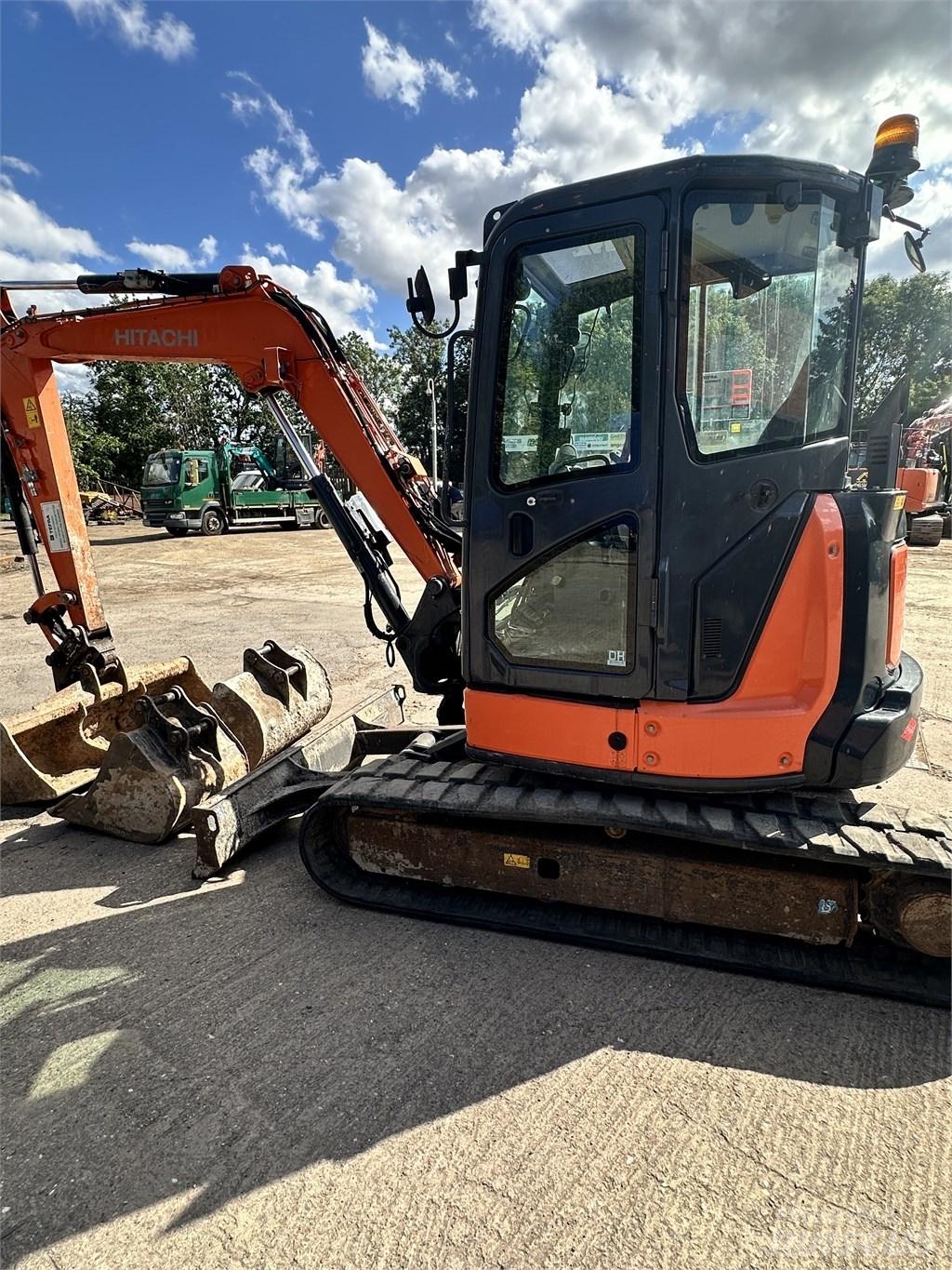 Hitachi 55U Minikaivukoneet < 7t