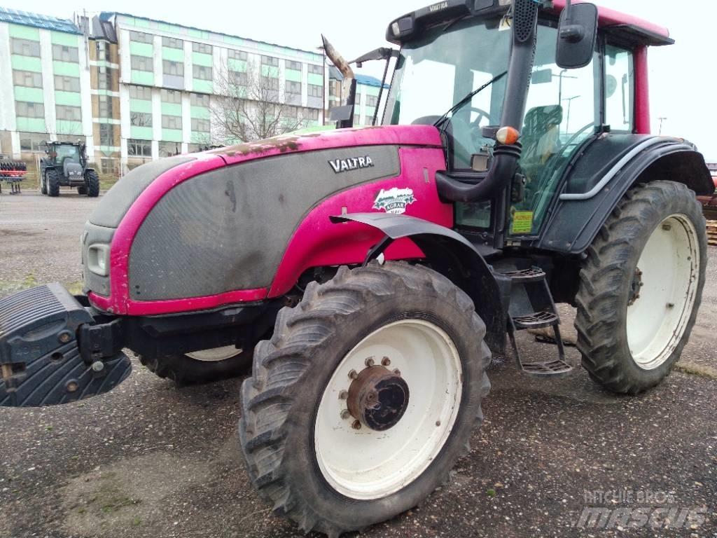 Valtra T 151 E Traktorit