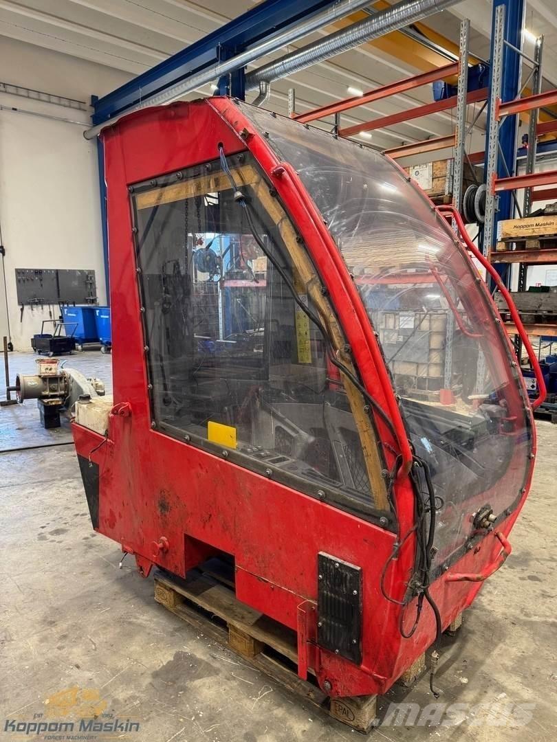 Komatsu 951 Ohjaamo ja sisusta