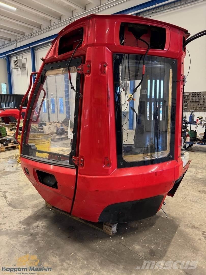 Komatsu 951 Ohjaamo ja sisusta