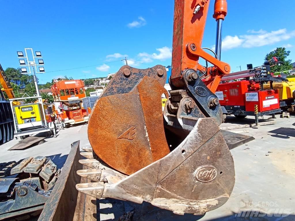 Hitachi ZX 135 US-6 Telakaivukoneet