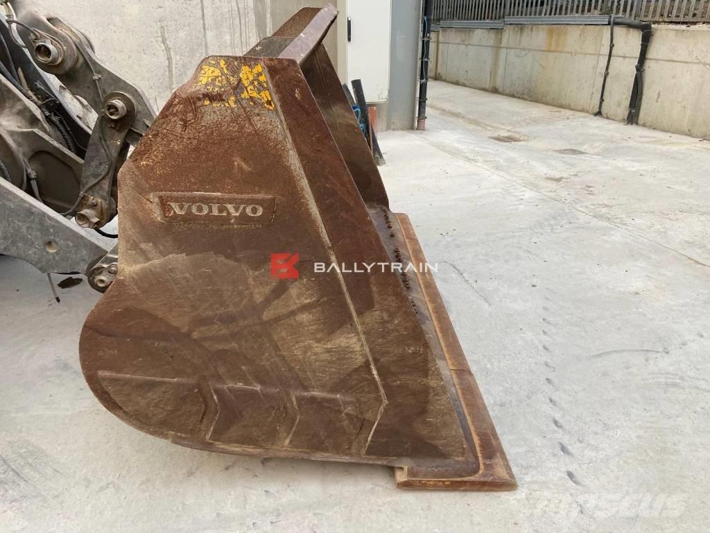 Volvo L 120 H Pyöräkuormaajat