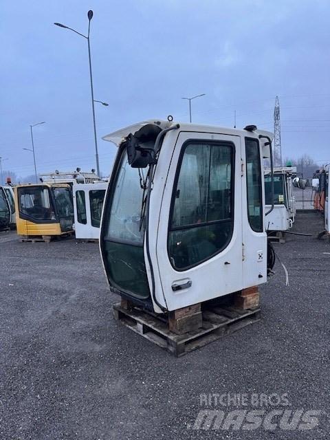 Liebherr A 314 CAB Ohjaamo ja sisusta