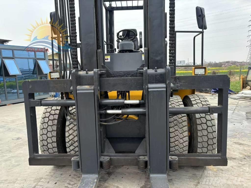 Komatsu FD 200 Dieseltrukit