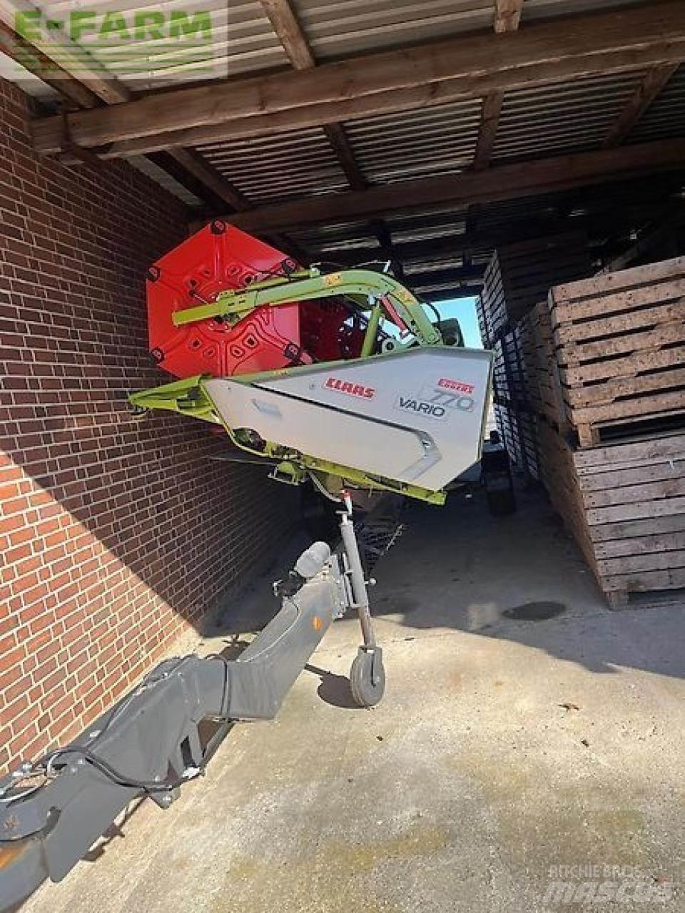 CLAAS trion 730 Leikkuupuimurit