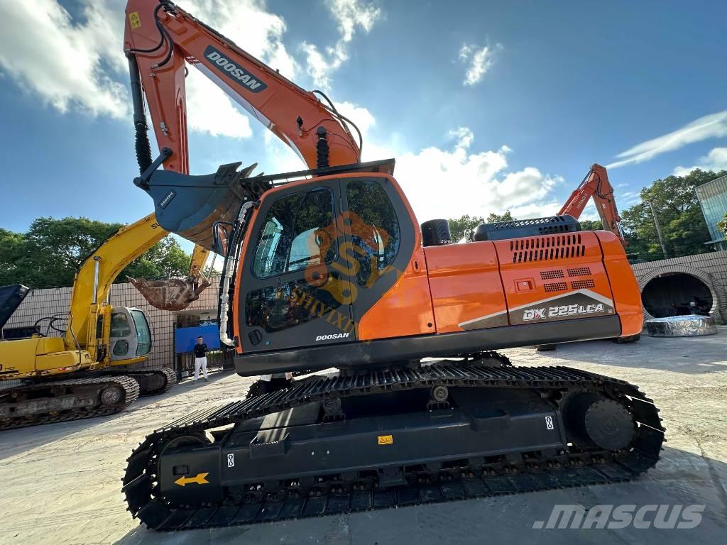 Doosan DX 225 LCA Telakaivukoneet