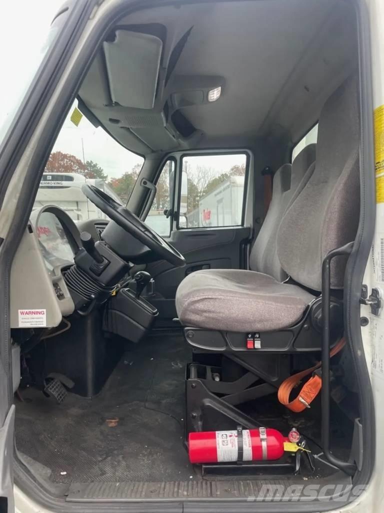 International 4300 Juomien jakeluautot