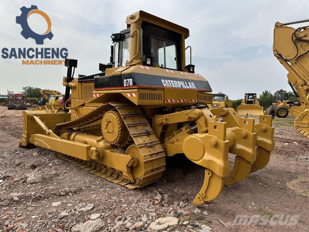 CAT D7R Telaketjupuskutraktorit