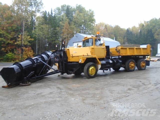 Mack RM 6866 S Lumiaurat