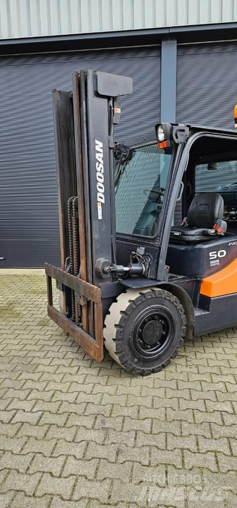 Doosan G50SC-5 Nestekaasutrukit