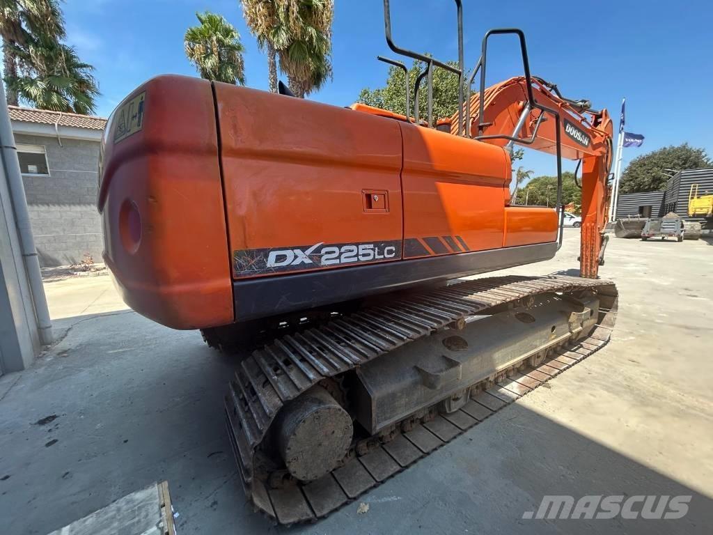 Doosan DX 225 Telakaivukoneet
