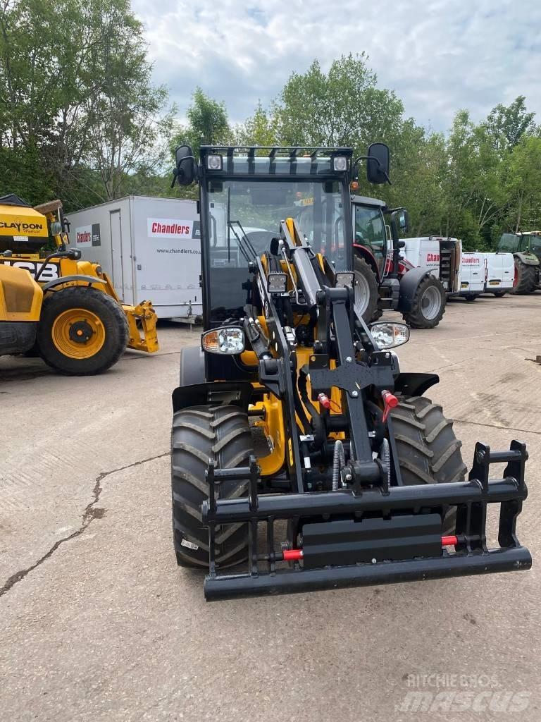 JCB 403 PLUS Maatalouskurottajat