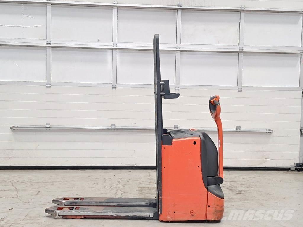 Linde T16L Lavansiirtotrukit