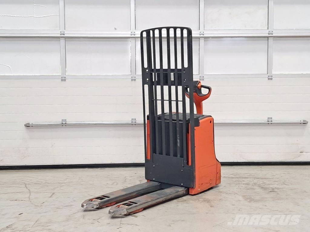 Linde T16L Lavansiirtotrukit