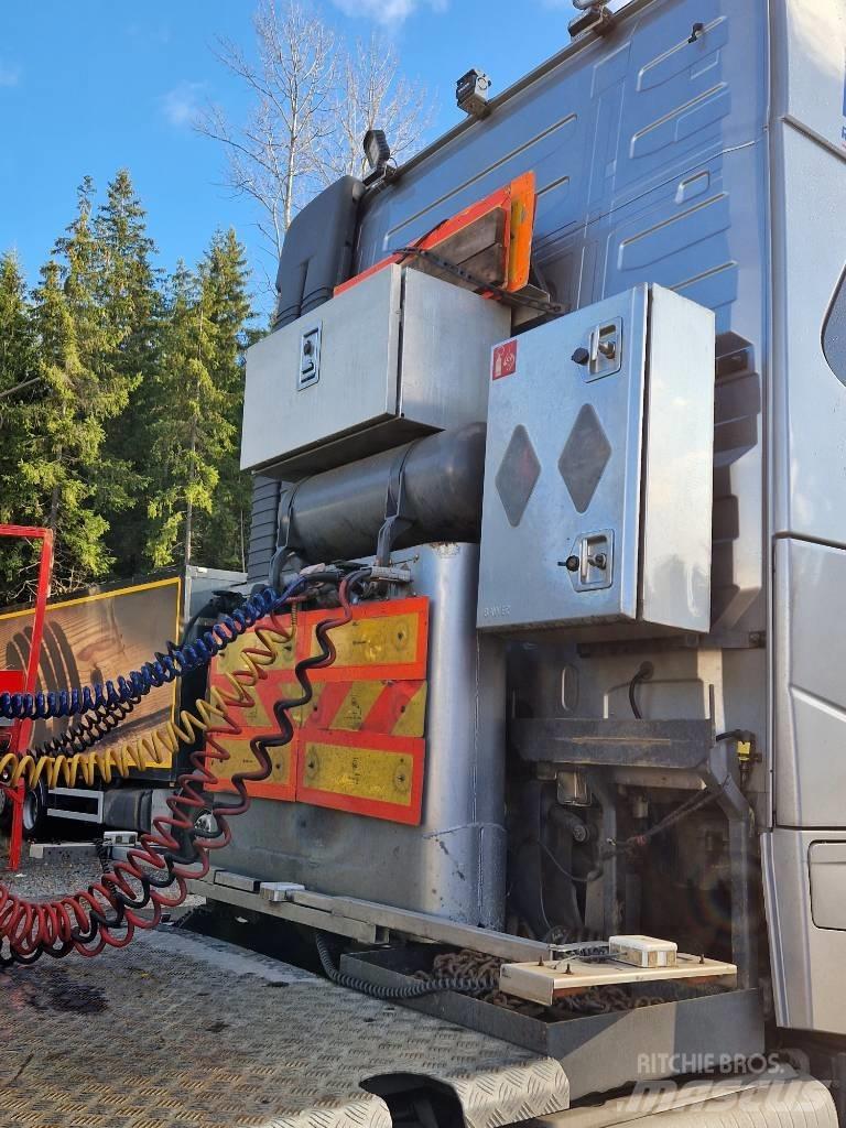 Volvo FH650 6X4 Vetopöytäautot