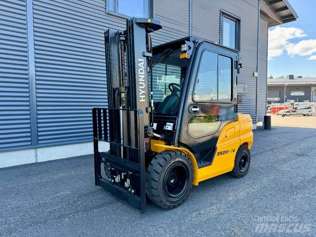 Hyundai 35DN-9V Dieseltrukit