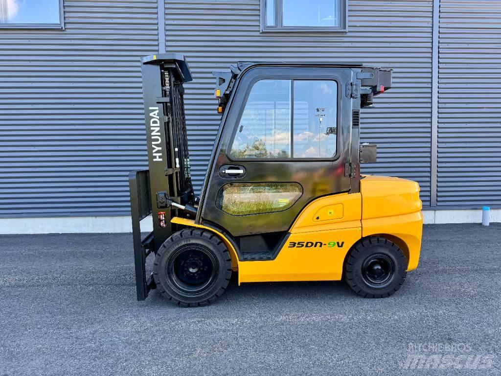 Hyundai 35DN-9V Dieseltrukit
