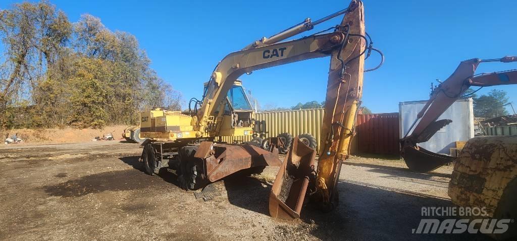 CAT 212 Pyöräkaivukoneet