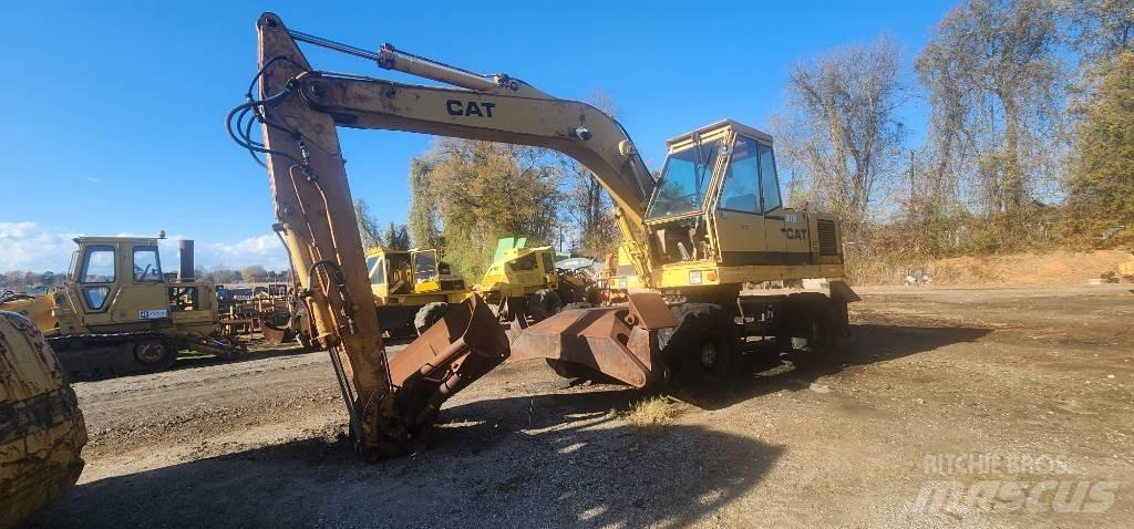 CAT 212 Pyöräkaivukoneet