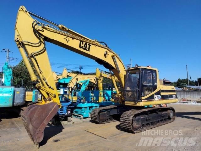 CAT 320 Telakaivukoneet