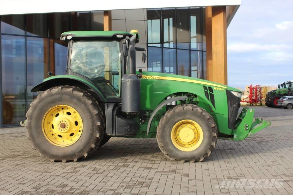 John Deere 8260 R Traktorit