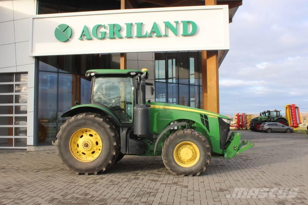 John Deere 8260 R Traktorit