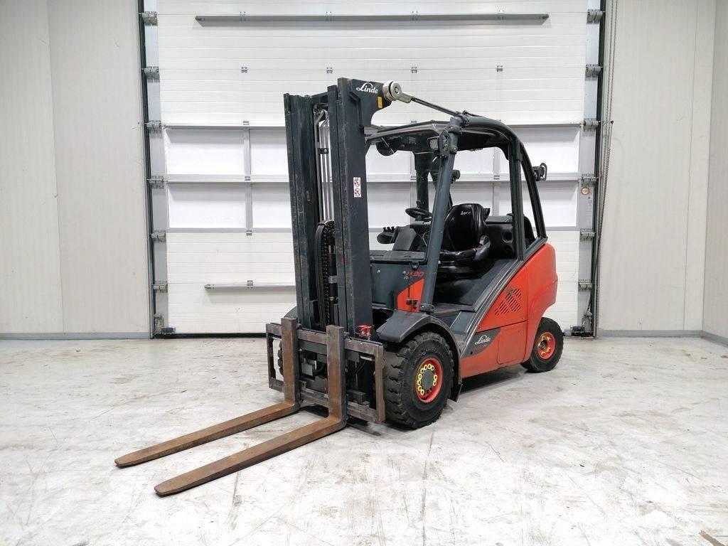Linde H30T-02 Nestekaasutrukit