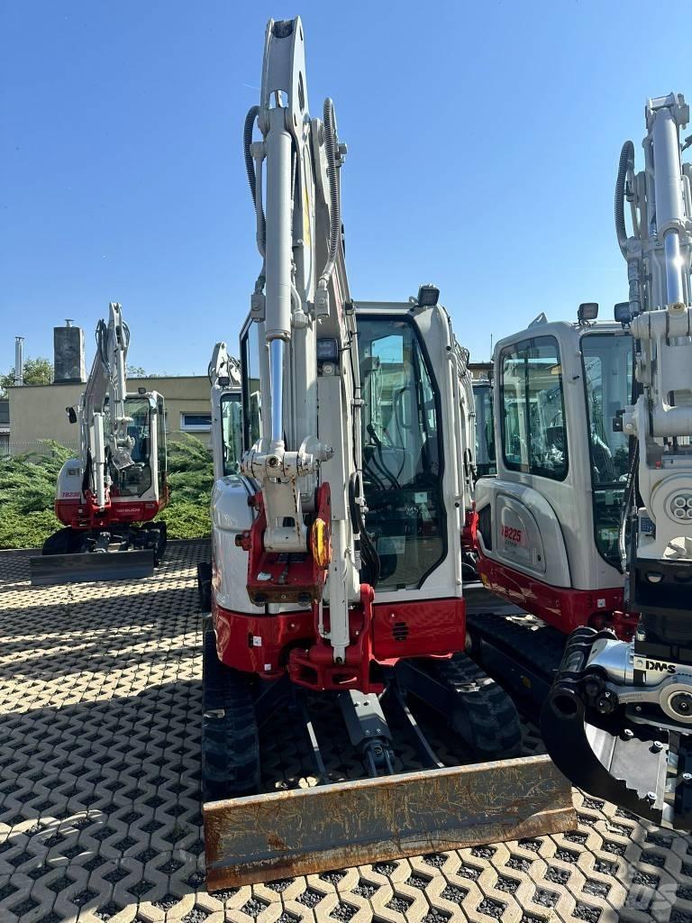 Takeuchi TB325R V1 Minikaivukoneet < 7t
