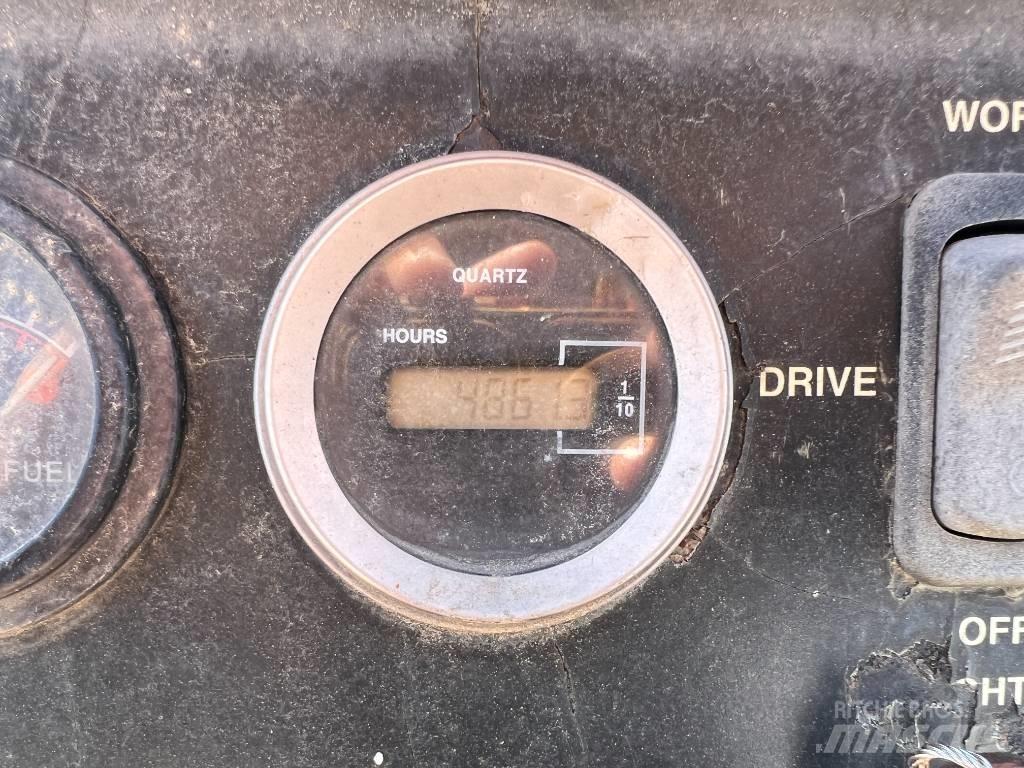John Deere 210LE Etukuormaimet ja kaivuulaitteet