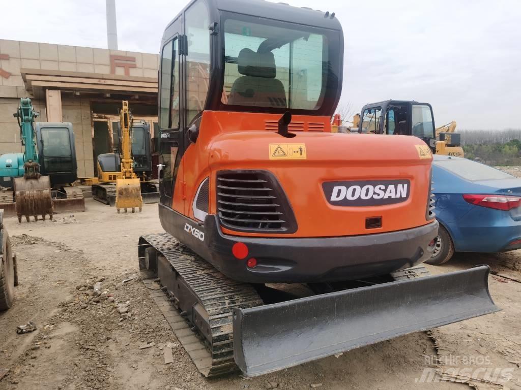 Doosan DX 60 Minikaivukoneet < 7t