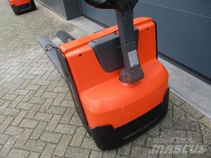 Toyota LWE 250 Lavansiirtotrukit