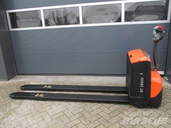 Toyota LWE 250 Lavansiirtotrukit
