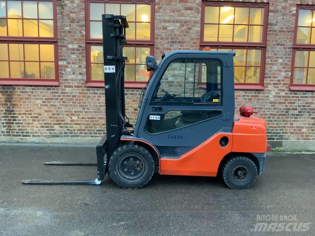 Toyota 02-8 FD F 30 Dieseltrukit