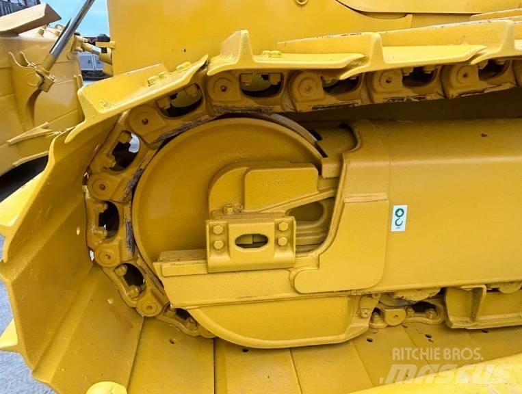Komatsu D 65PX-18 Telaketjupuskutraktorit
