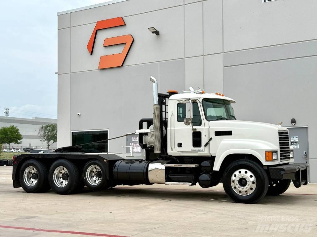Mack CHU 613 Hinausautot