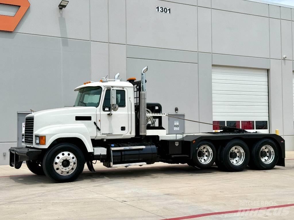Mack CHU 613 Hinausautot