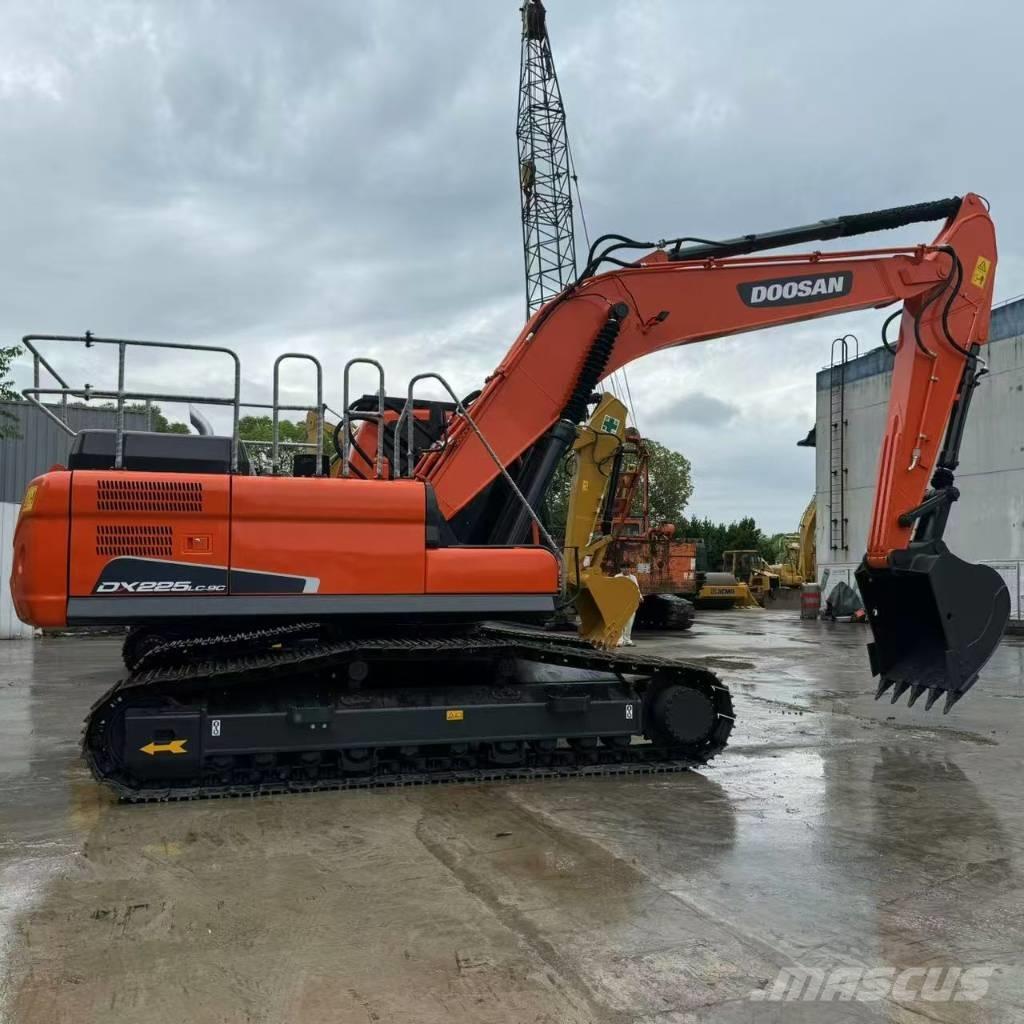 Doosan DX 225 LCA Telakaivukoneet