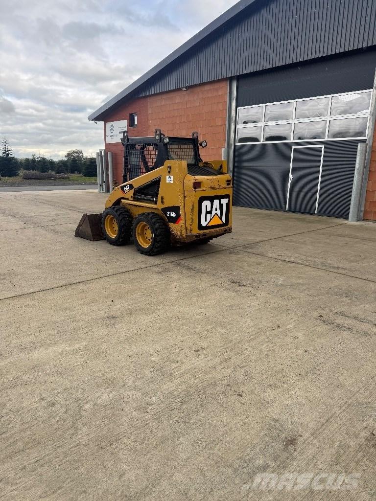 CAT 216 B 3 Liukuohjatut kuormaajat