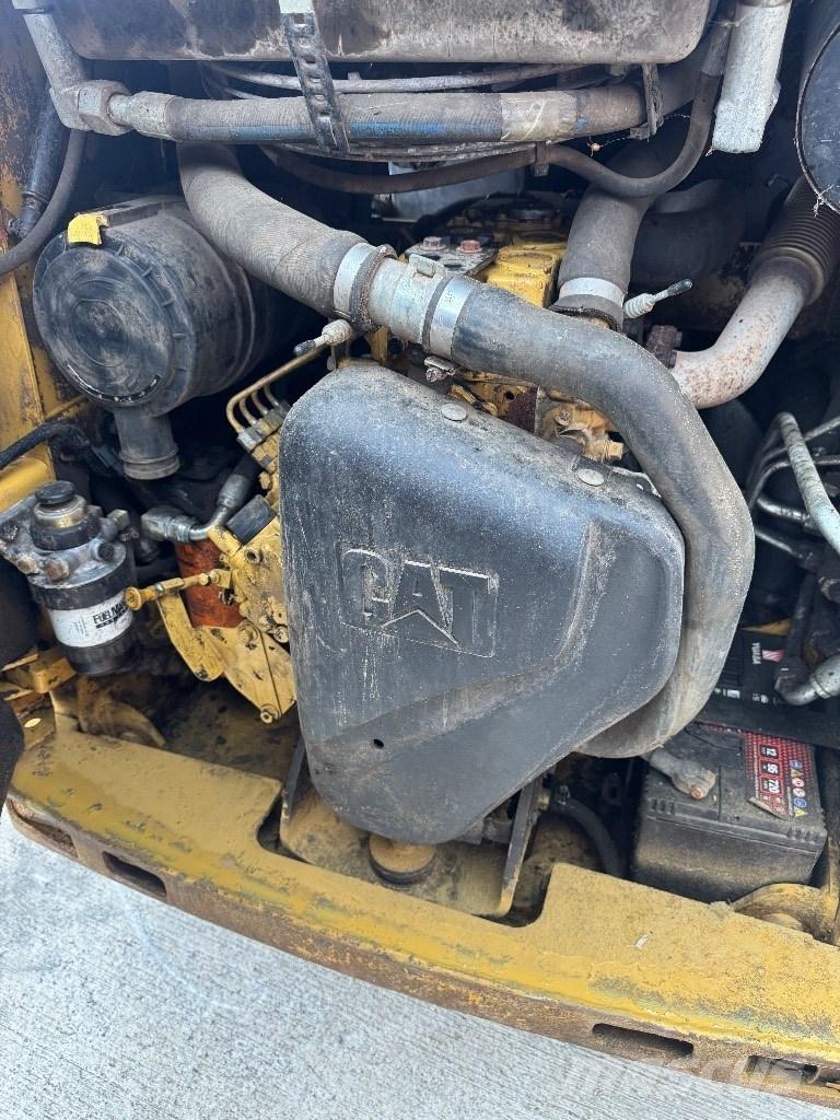 CAT 216 B 3 Liukuohjatut kuormaajat