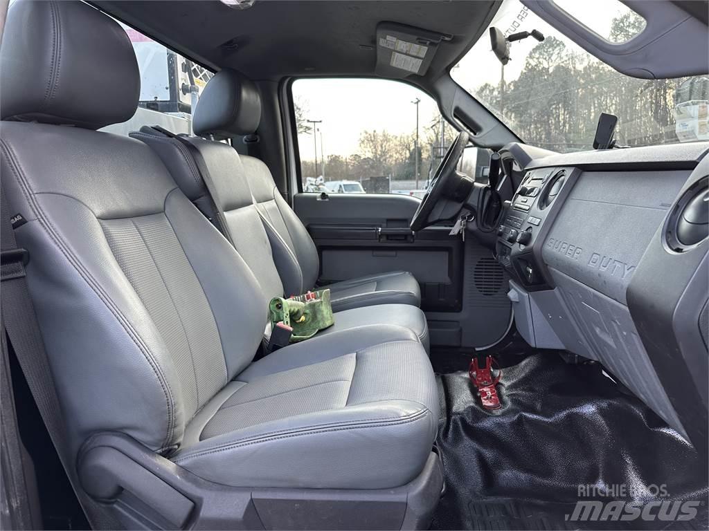 Ford F550 Tienhoitoautot