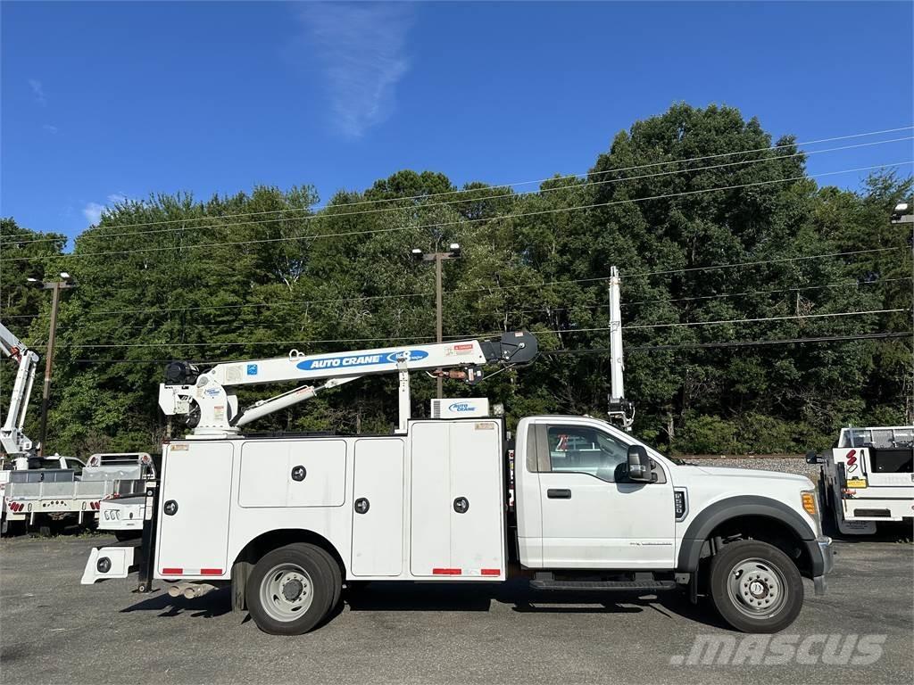 Ford F550 Tienhoitoautot