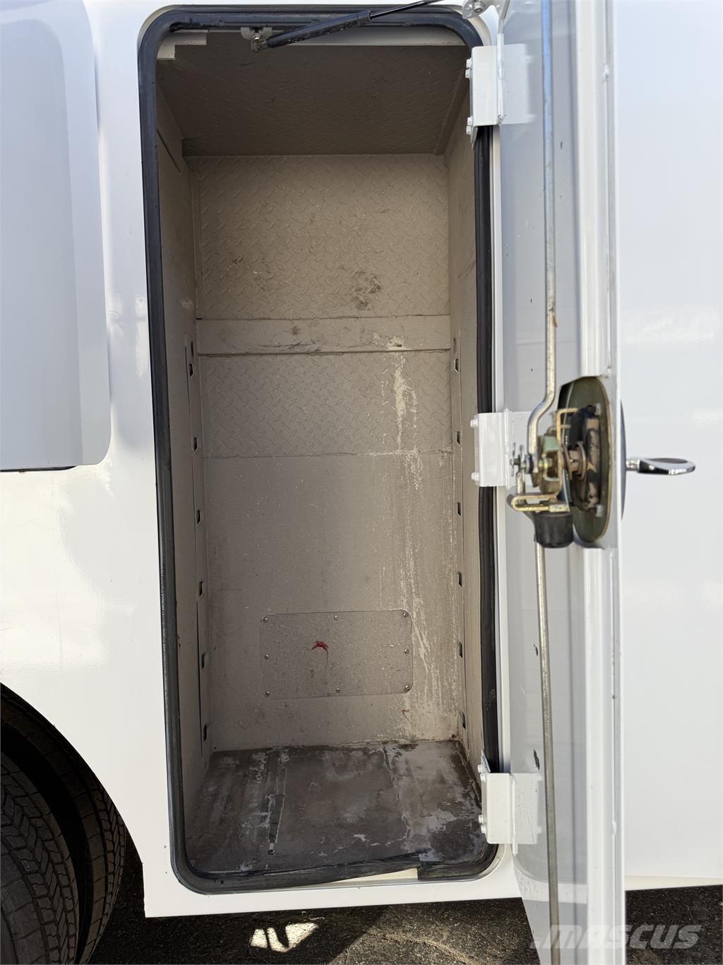 Ford F550 Tienhoitoautot