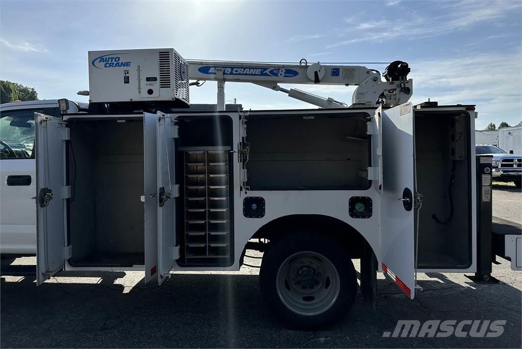 Ford F550 Tienhoitoautot