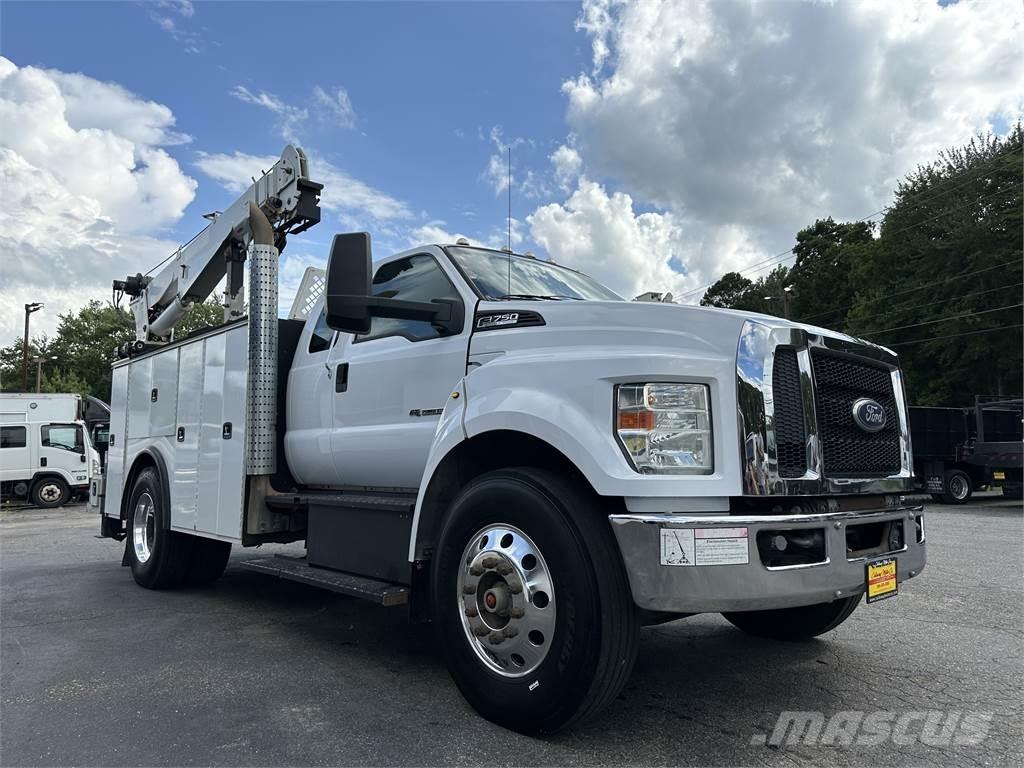 Ford F750 Tienhoitoautot