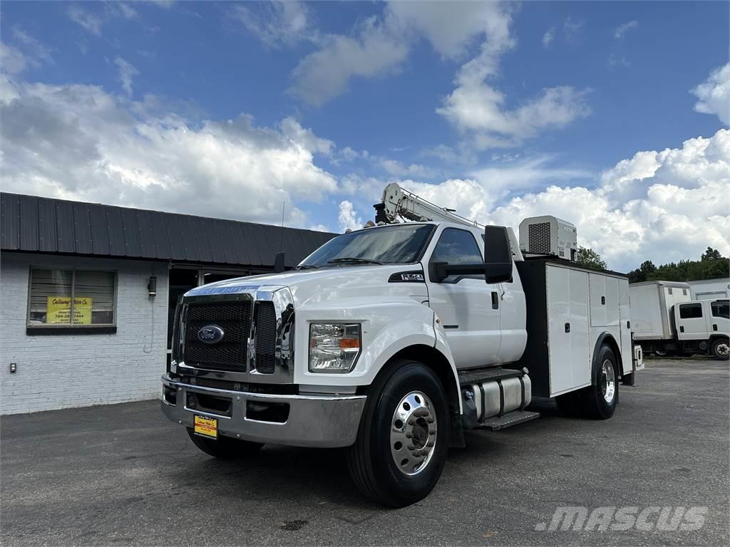 Ford F750 Tienhoitoautot