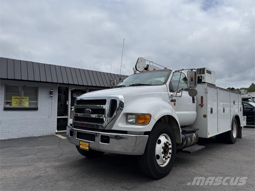 Ford F750 Tienhoitoautot