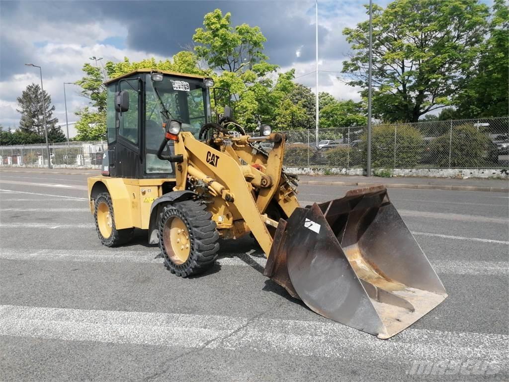 CAT 904B Muut kuormaus- ja kaivuulaitteet sekä lisävarusteet