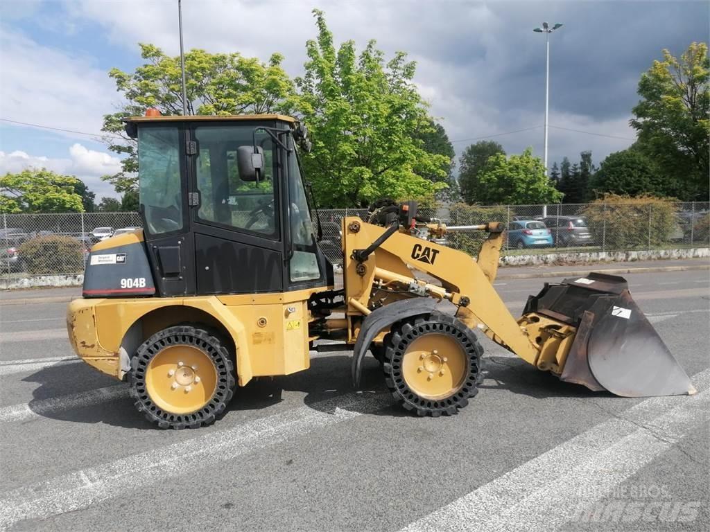 CAT 904B Muut kuormaus- ja kaivuulaitteet sekä lisävarusteet