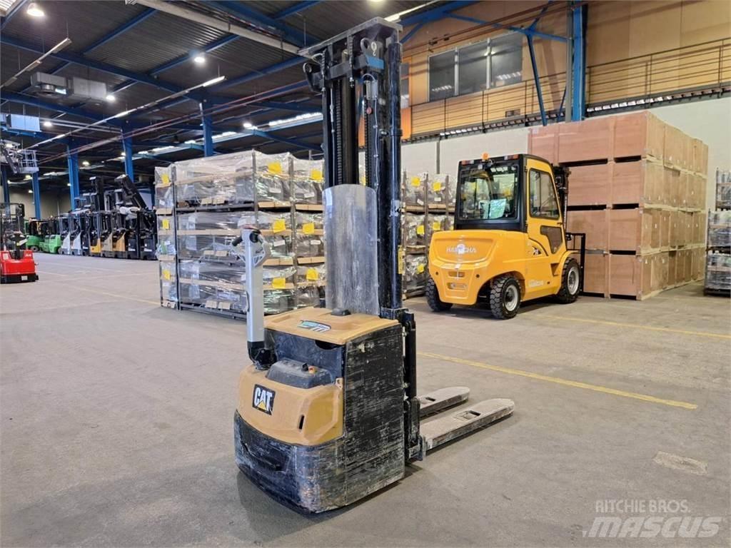 CAT NSP16N2 Käyden ajettavat pinoamistrukit